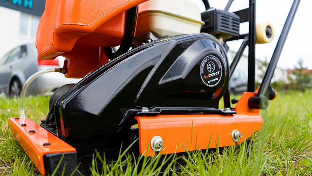вид модели виброплита hamer m-140h-pro с двигателем honda