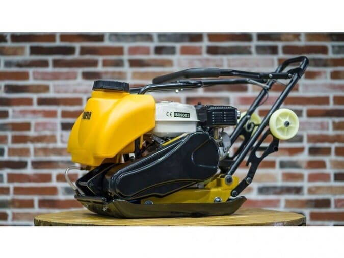 вид модели виброплита hamer m-100pro с двигателем honda