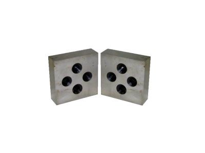 вид модели ножи для рубочного станка р-40 83х83х26 с 4 отверстиями, шаг резьбы 2,0 (сталь 6хв2с)