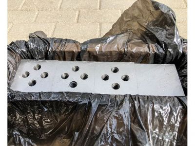 вид модели ножи для рубочного станка р-40 83х83х26 с 4 отверстиями, шаг резьбы 2,0 (сталь 6хв2с)