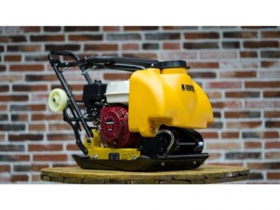 вид модели виброплита hamer m-100pro с двигателем honda