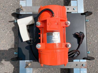 вид модели виброрейка по направляющим телескопическая hamer ge-2,5/4 с электрическим приводом (от 2,5м до 4м)